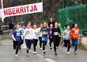 Atletika-Krosi-nga-liqeni-starti-per-femra-Fredi