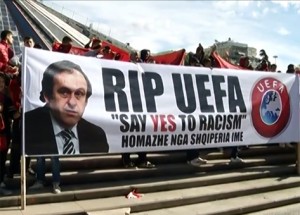 Tifozet-proteste-RIP-Platini-UEFA