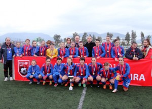 Futboll-Femra-Vllaznia-kupa-2015-team-trofe