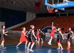 Basketboll-Femra-Studenti-Flamurtari-2015-loje