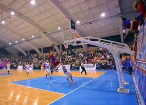 Basketboll-Meshkuj-Vllaznia-Tirana-2015-slamdunk