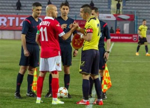 Partizani-Elbasani-Nexhipi-Kaculi-handshake