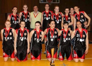 Basketboll-Femra-Flamurtari-kampion-2015-ekip