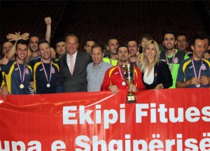 Minifutboll-Kupa-e-Shqiperise-2015-Ali-Demi-fitues-Kupa