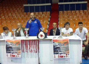 MMA-Greci-tribuna