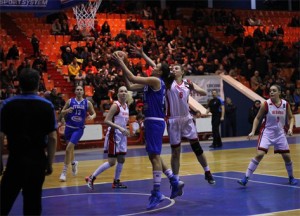 Basketboll-Femra-Shqiperi-Itali-40-86-zone-2016