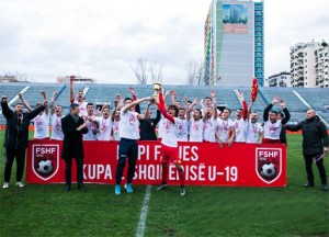 Partizani-U-19-Kupa-2016-trofeu