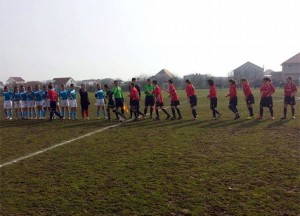 Futboll-Femra-Skenderbeu-handshake-2016