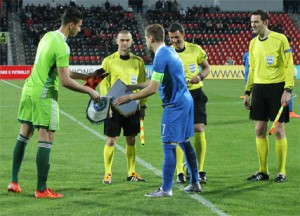 Shpresat-Greqi-0-0-Strakosha-handshake-2016