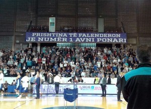 Basketboll-SIGAL-Prishtina-Mornar-tip-off-2016-Ponari-baneri