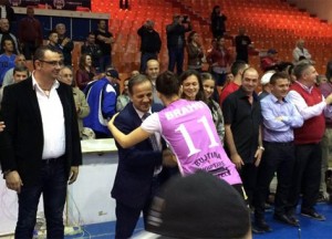 Volejboll-Femra-Barleti-Volej-Kampione-2016-Braho-handshake