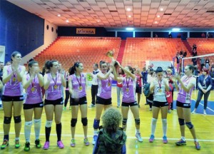 Volejboll-Femra-Barleti-Volej-Kampione-2016-rreshti-trofeu