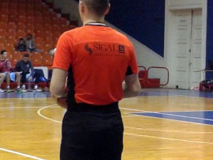 Basketboll-gjyqtaret-Cici-prapa-portokalli