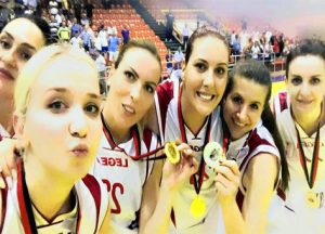 Basketboll-Femra-Flamurtari-kampion-2016-selfie