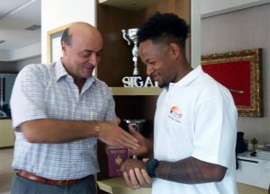 Basketboll-Ponari-Broudus-handshake-2016